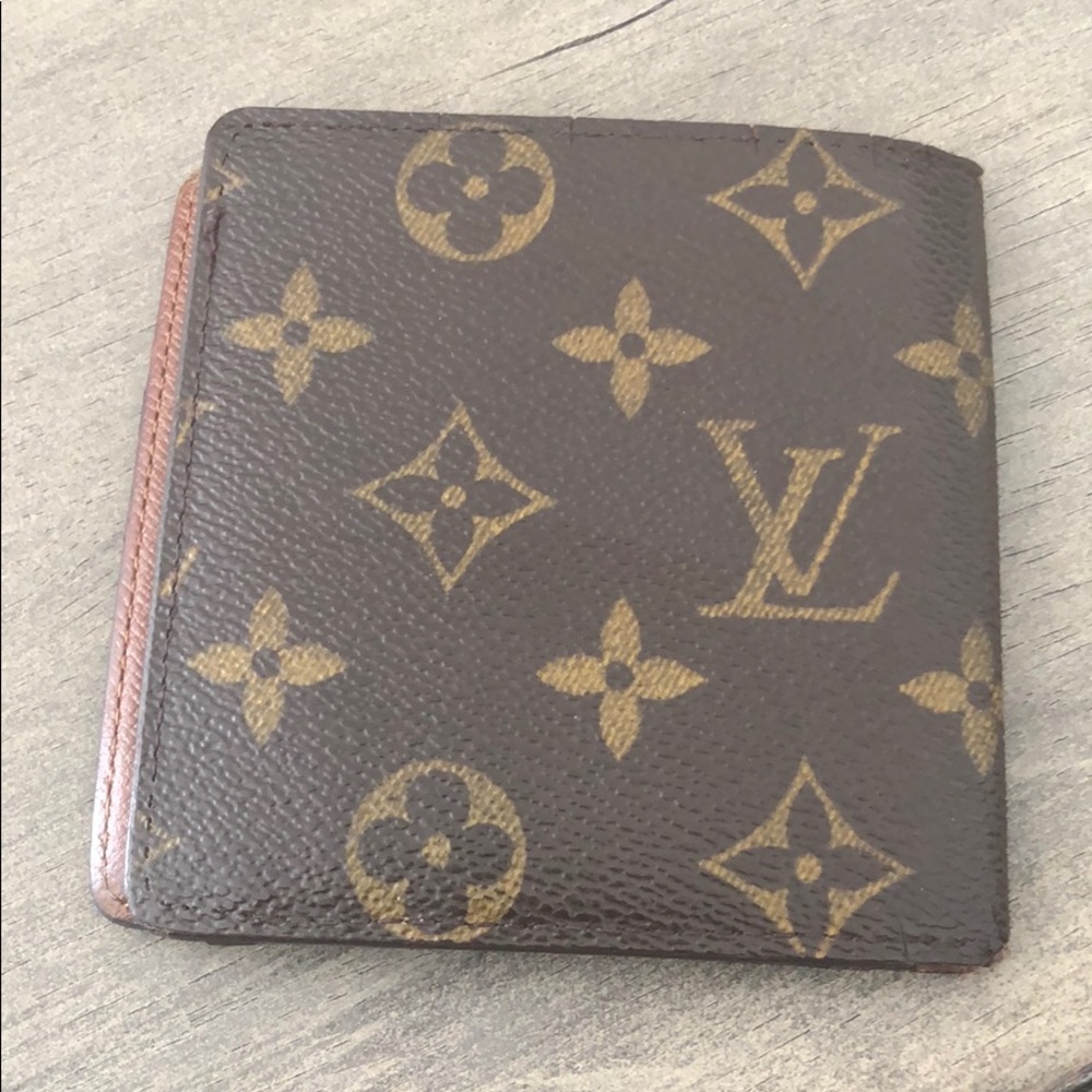 Authentic LOUIS Vuitton wallet!